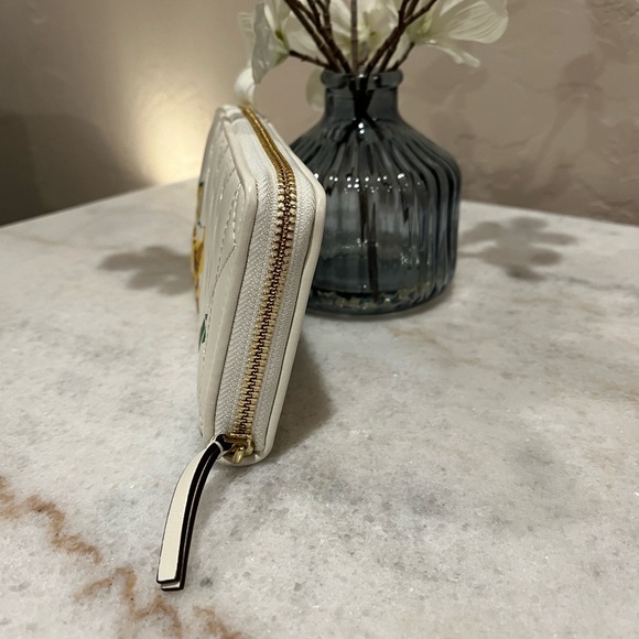 Tory Burch NWT Kira Chevron Quilted Floral Leather Continental Wallet - Picture 4 of 7